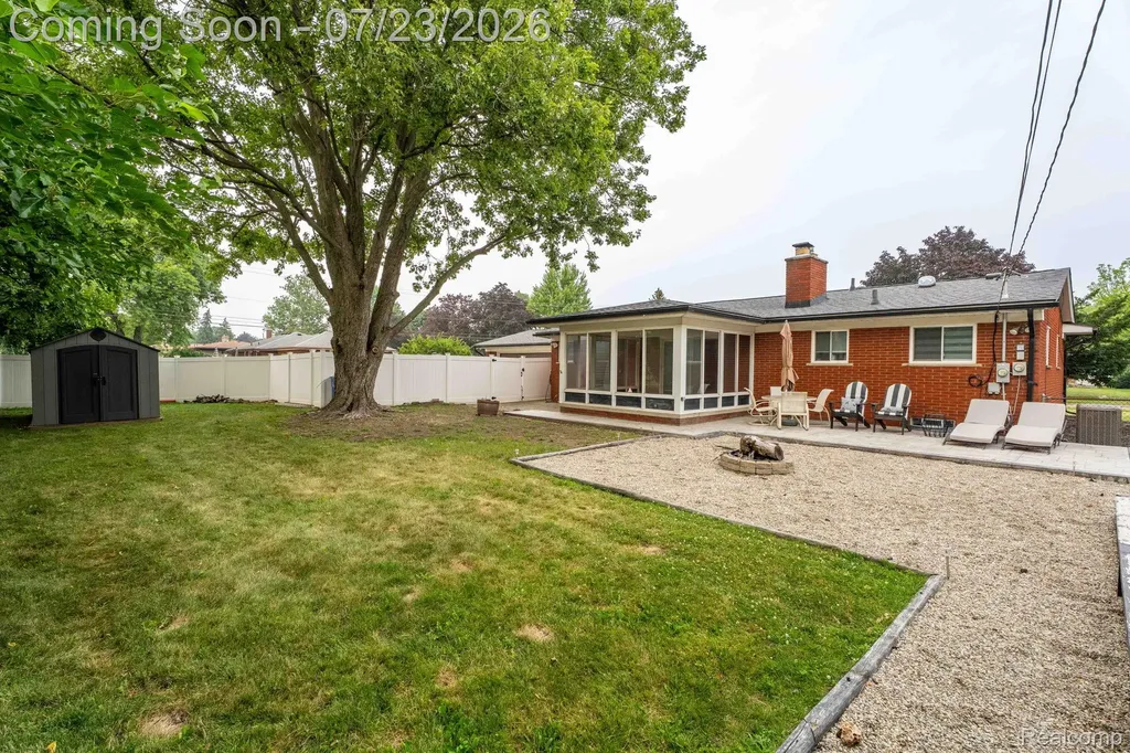 27381 Gail Drive Warren City MI 48093