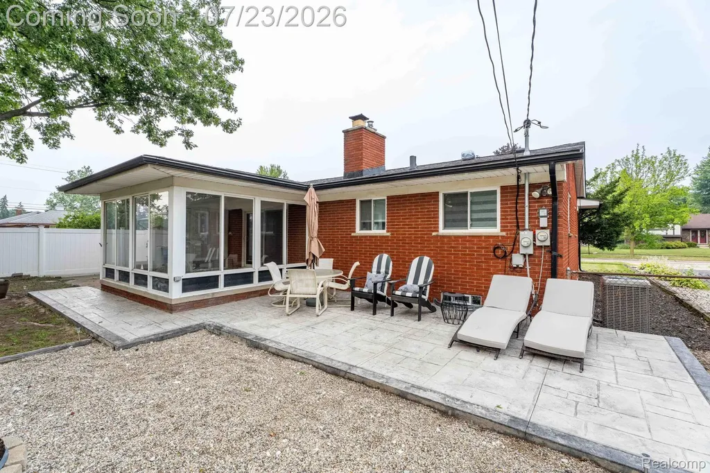 27381 Gail Drive Warren City MI 48093