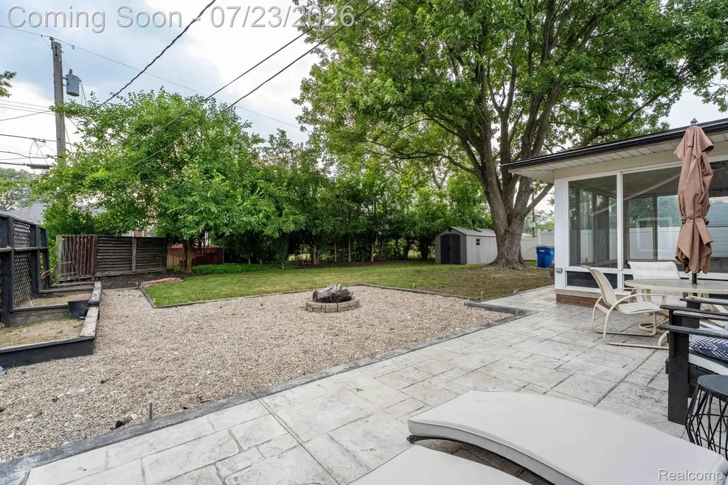 27381 Gail Drive Warren City MI 48093