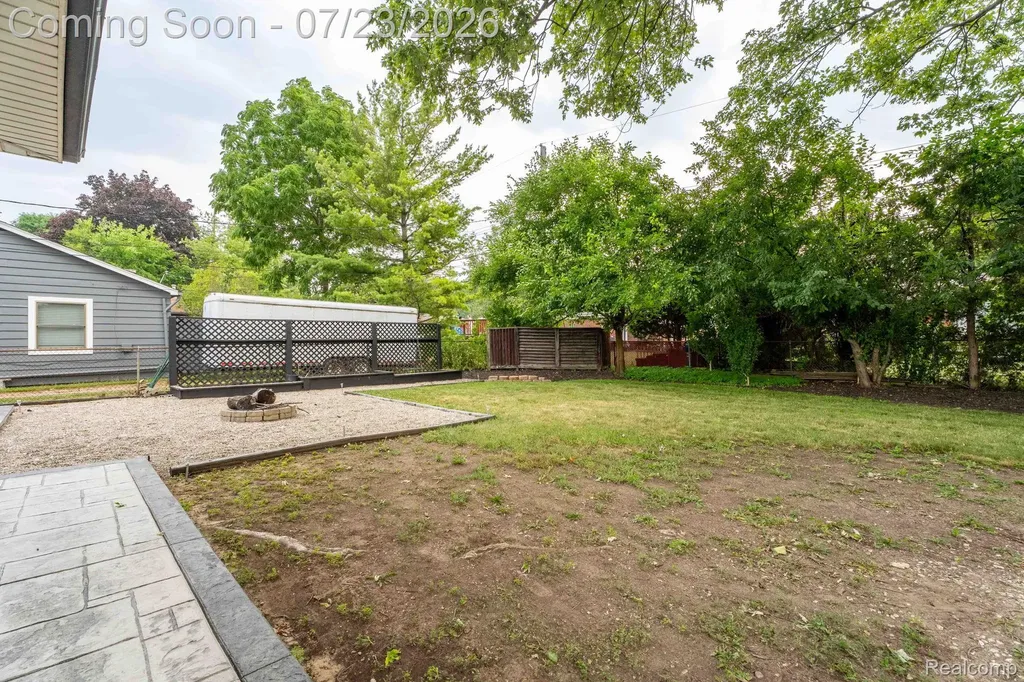 27381 Gail Drive Warren City MI 48093