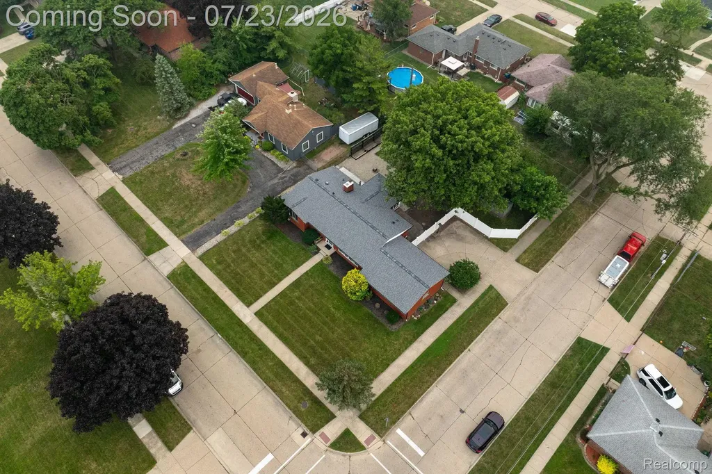 27381 Gail Drive Warren City MI 48093