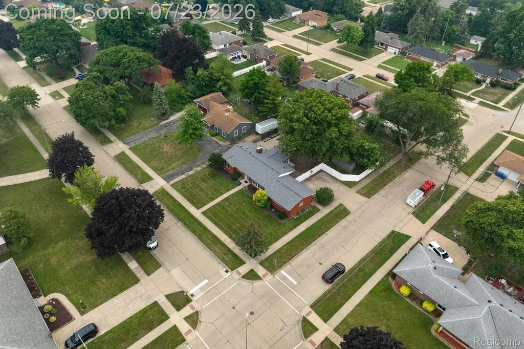 27381 Gail Drive Warren City MI 48093