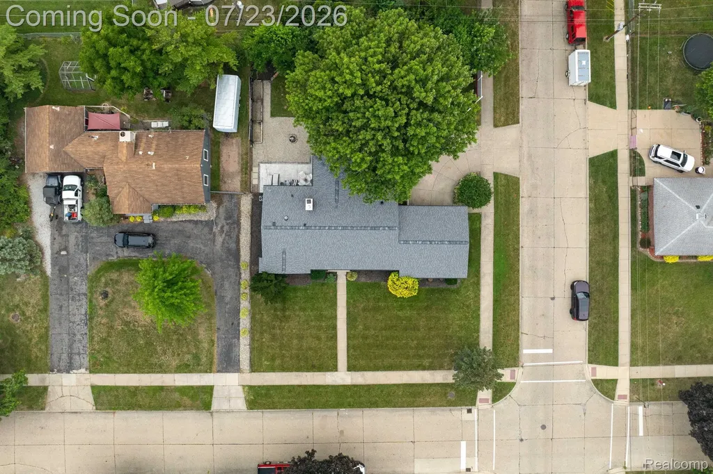 27381 Gail Drive Warren City MI 48093