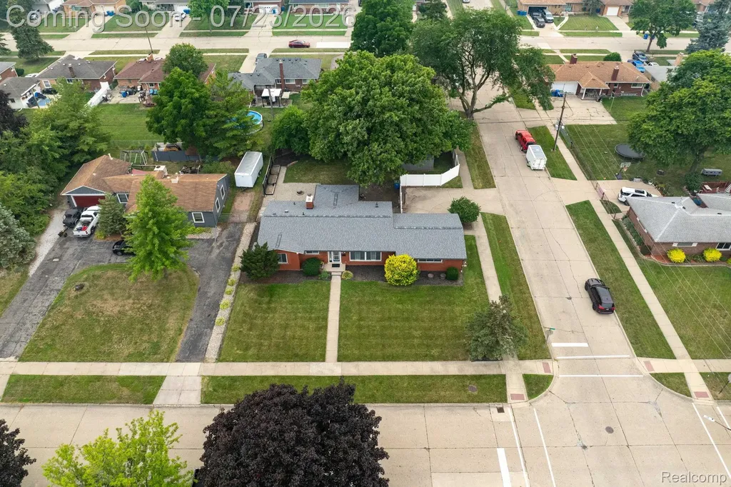 27381 Gail Drive Warren City MI 48093