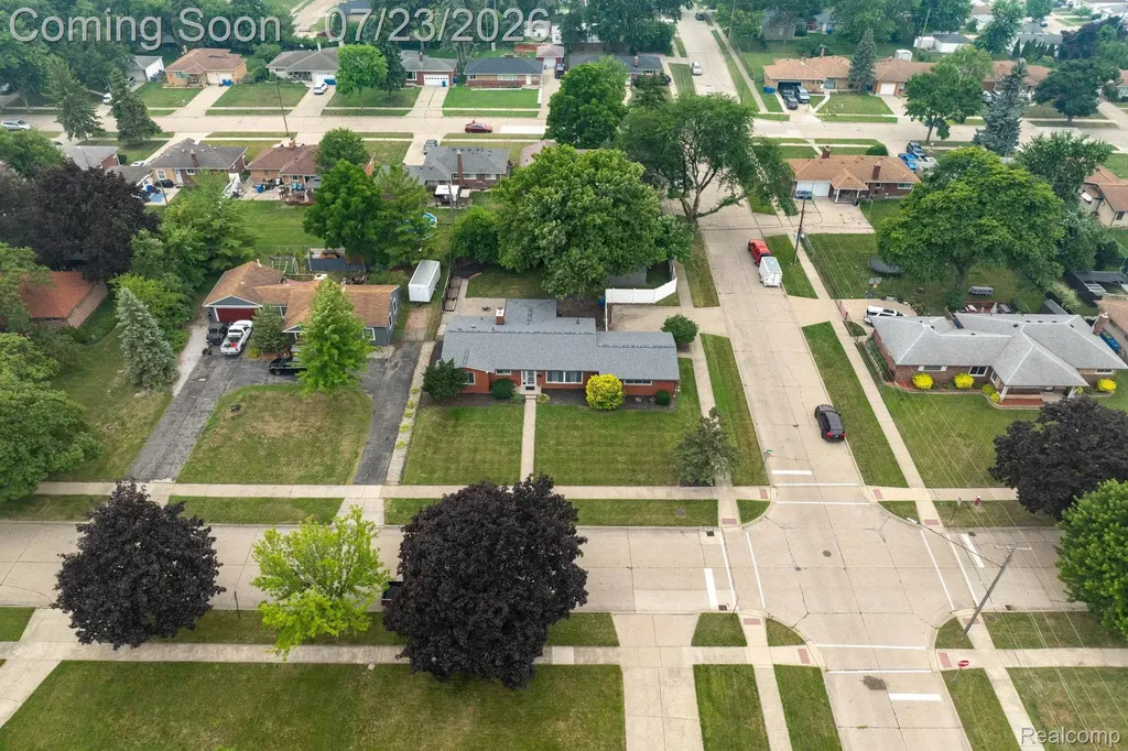 27381 Gail Drive Warren City MI 48093