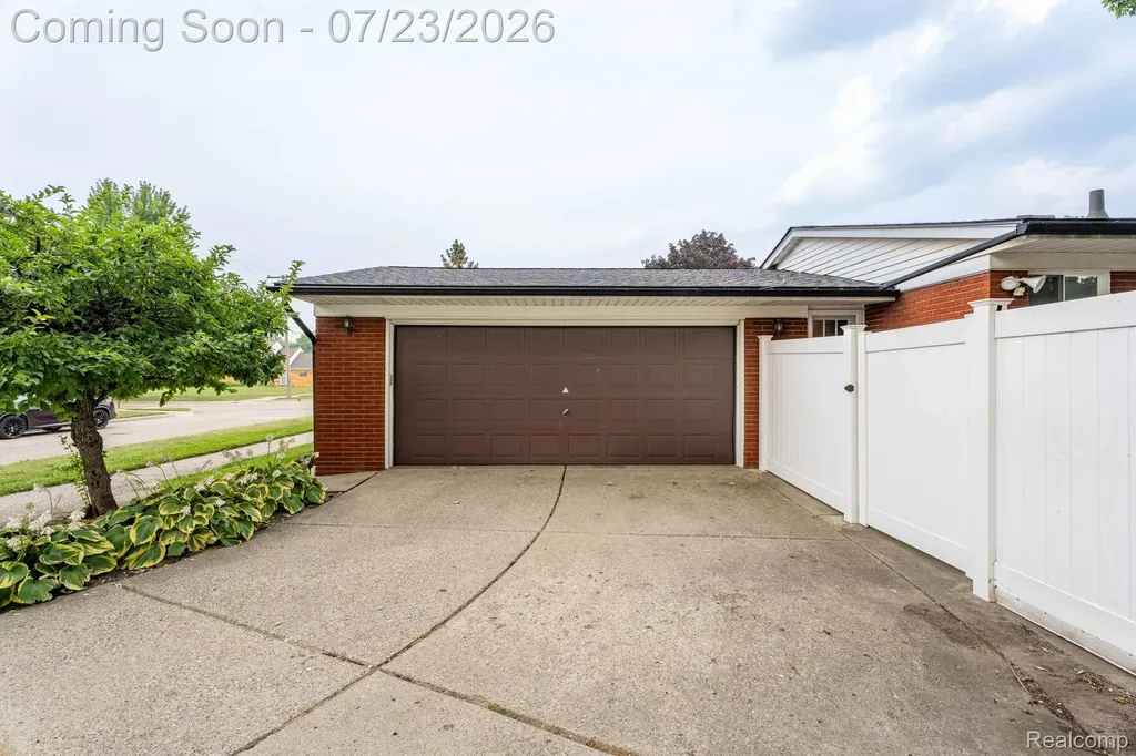 27381 Gail Drive Warren City MI 48093