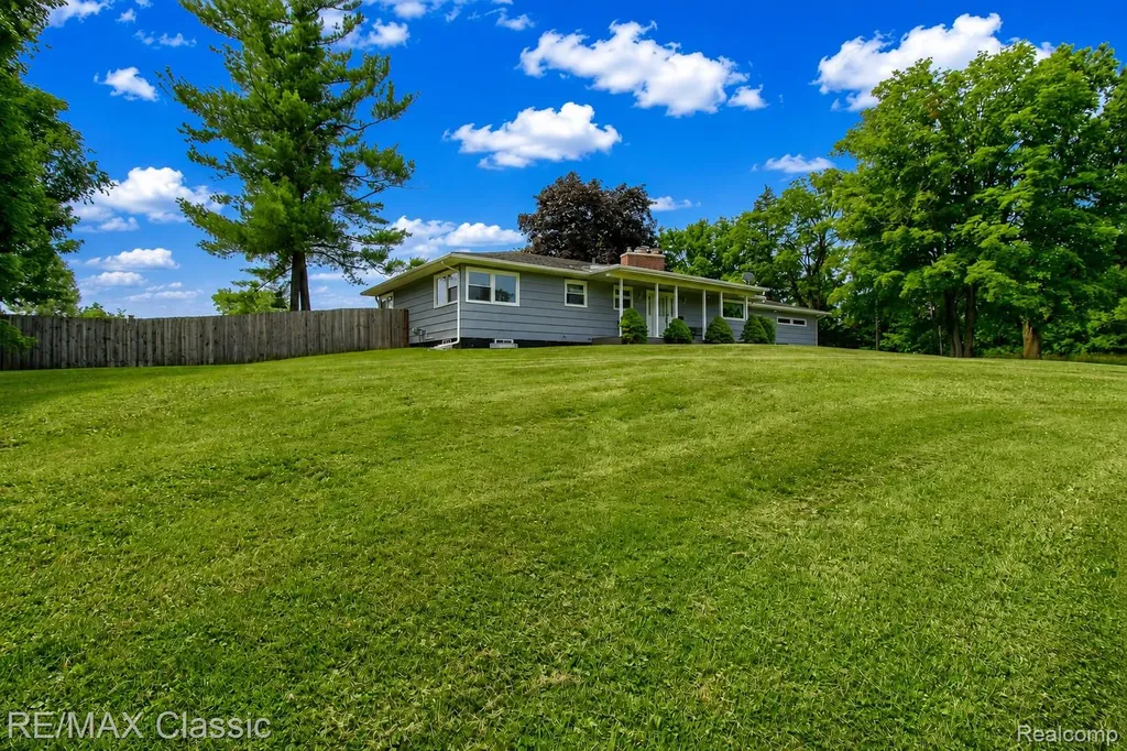 10268 7 Mile Road Salem Township MI 48167