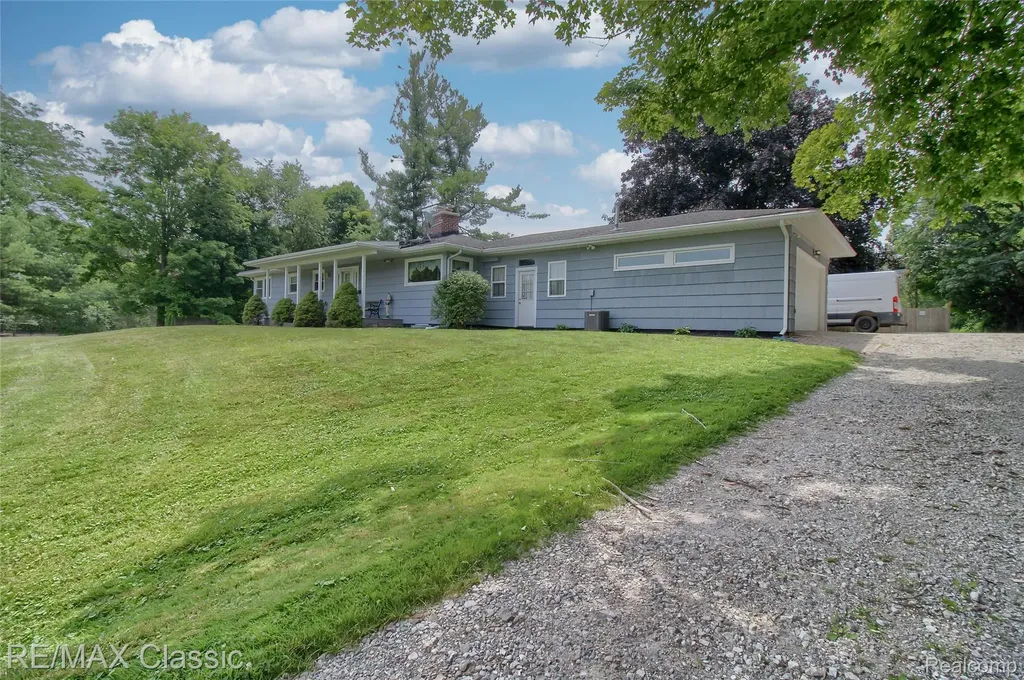 10268 7 Mile Road Salem Township MI 48167