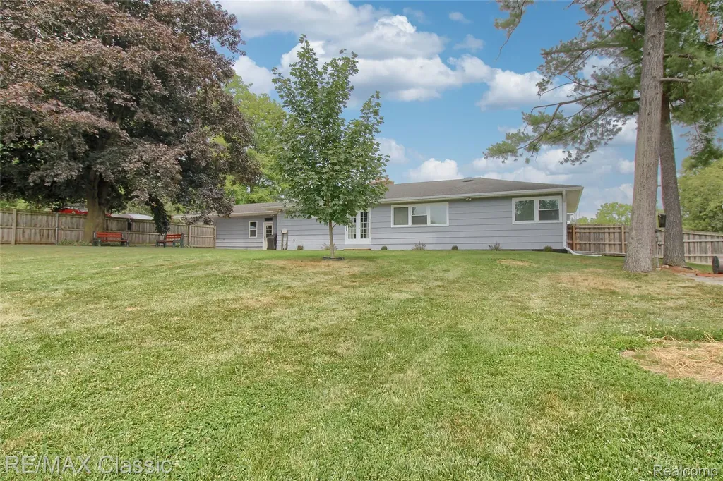 10268 7 Mile Road Salem Township MI 48167