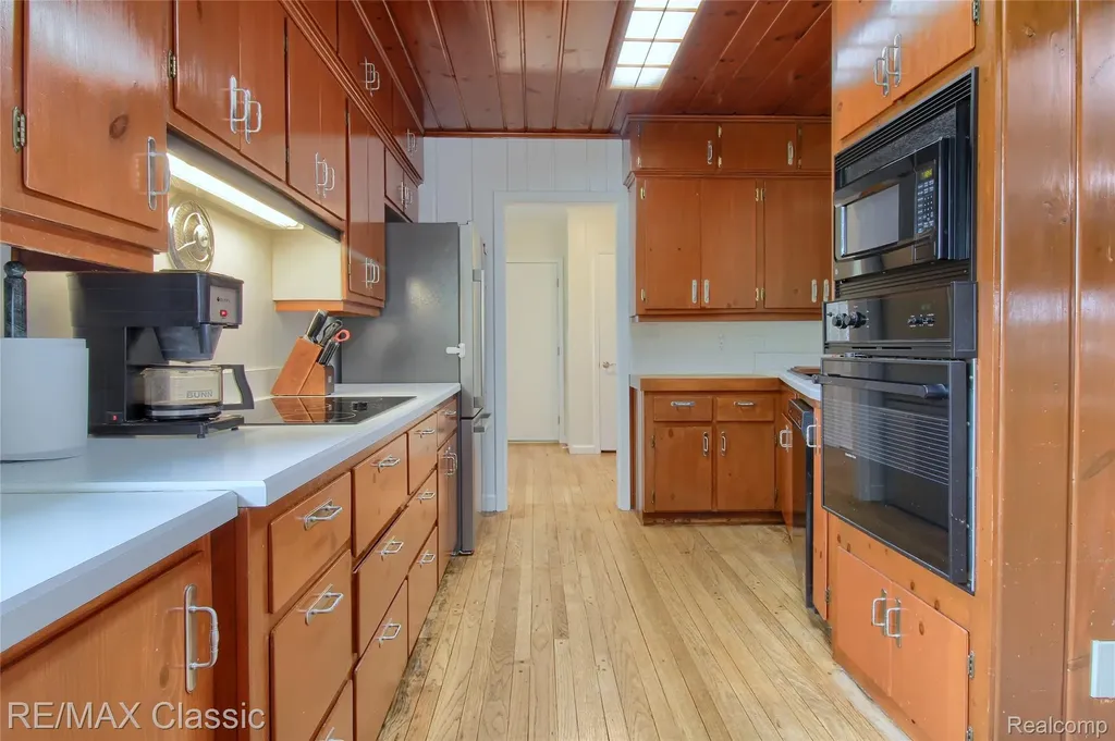 10268 7 Mile Road Salem Township MI 48167