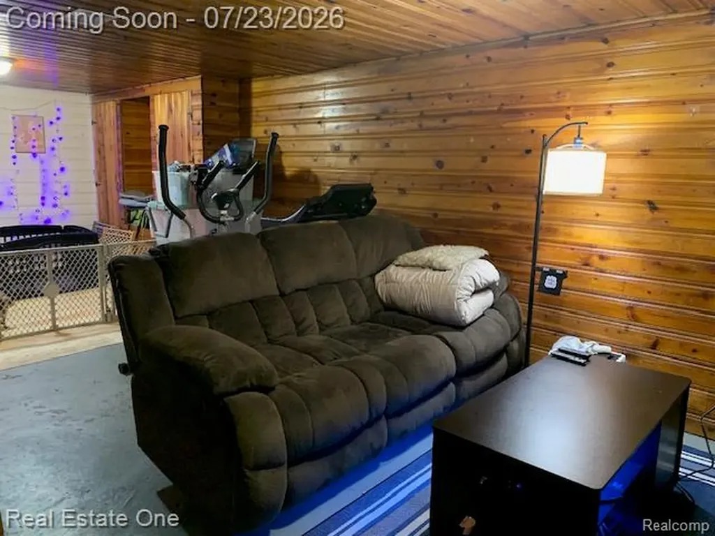 34337 Harroun Street Wayne City MI 48184