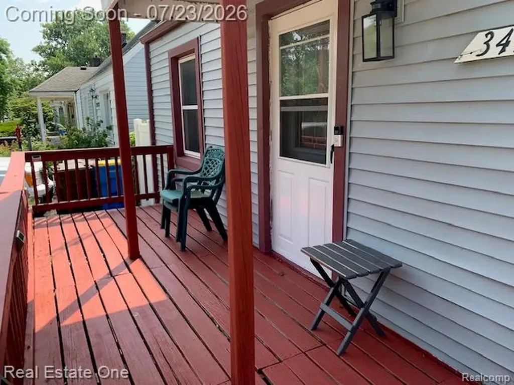 34337 Harroun Street Wayne City MI 48184