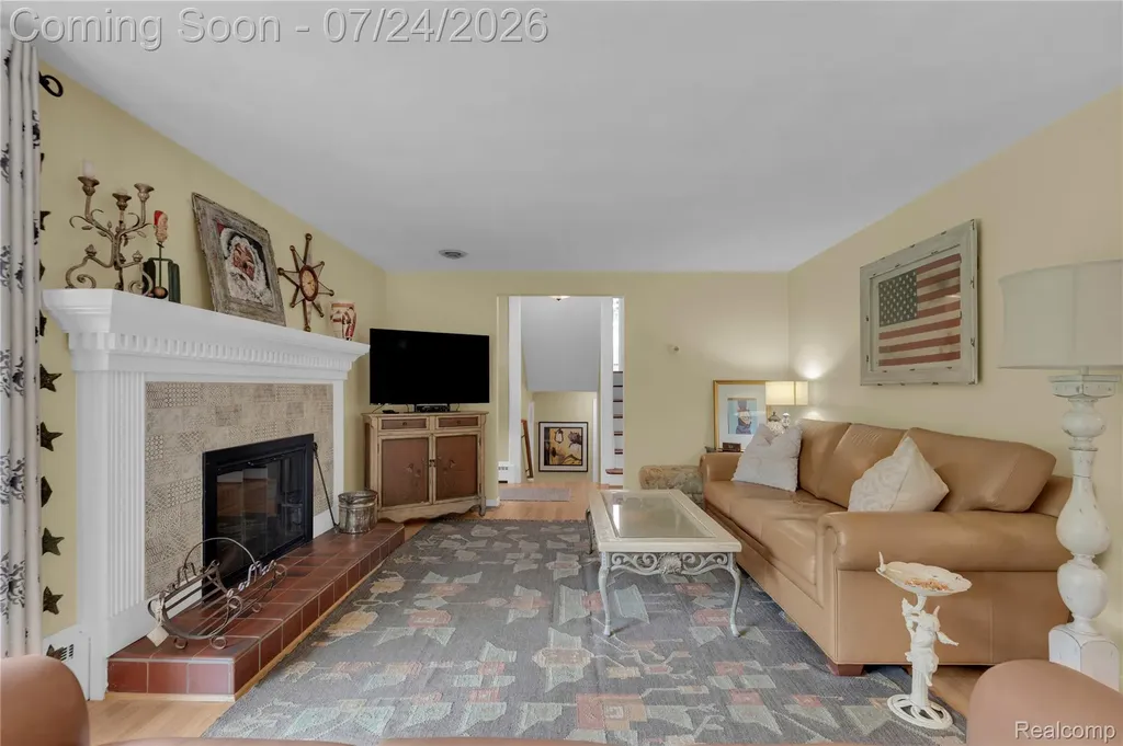 304 Oaklane Drive Rochester Hills City MI 48306