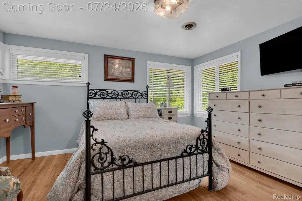 304 Oaklane Drive Rochester Hills City MI 48306