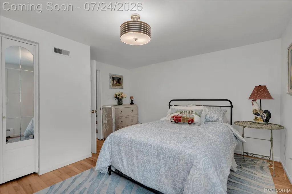 304 Oaklane Drive Rochester Hills City MI 48306