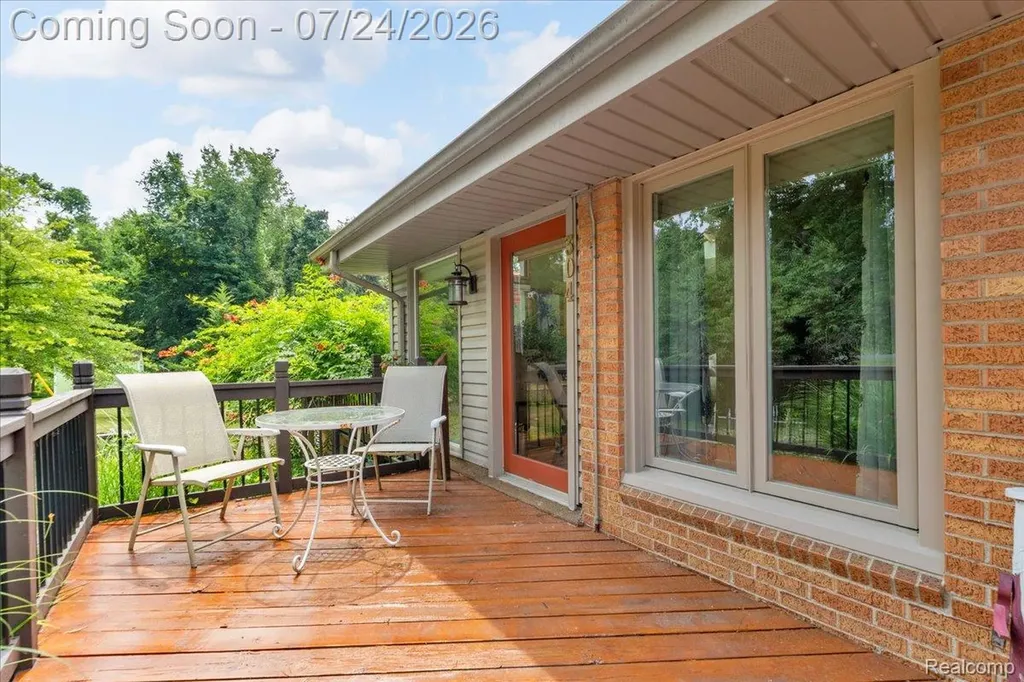 304 Oaklane Drive Rochester Hills City MI 48306