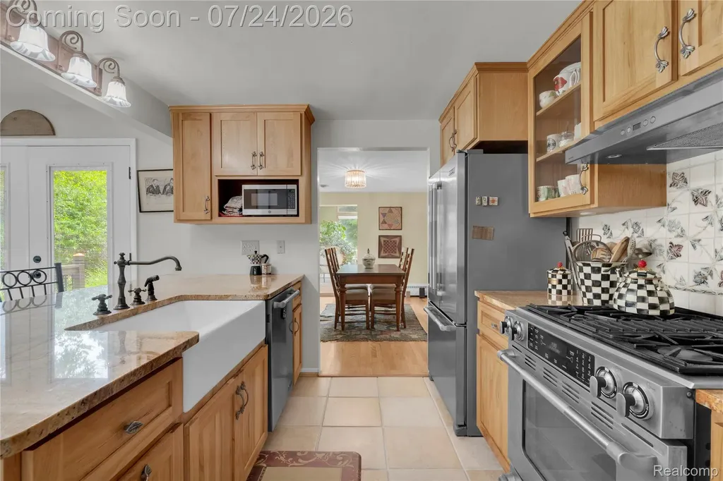 304 Oaklane Drive Rochester Hills City MI 48306