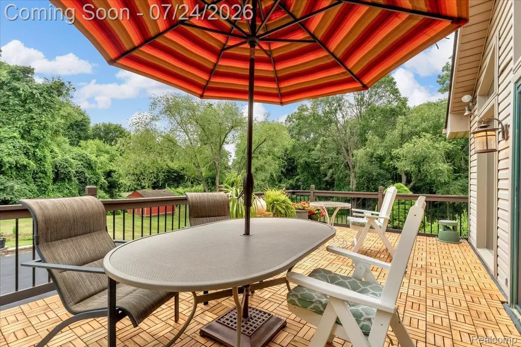 304 Oaklane Drive Rochester Hills City MI 48306