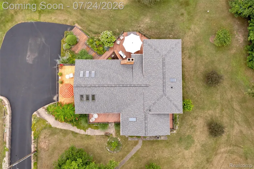 304 Oaklane Drive Rochester Hills City MI 48306