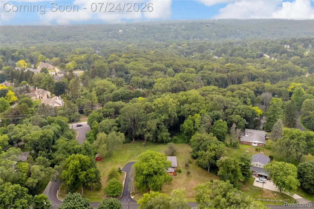304 Oaklane Drive Rochester Hills City MI 48306