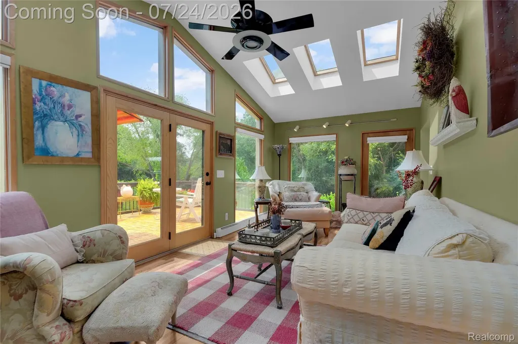 304 Oaklane Drive Rochester Hills City MI 48306
