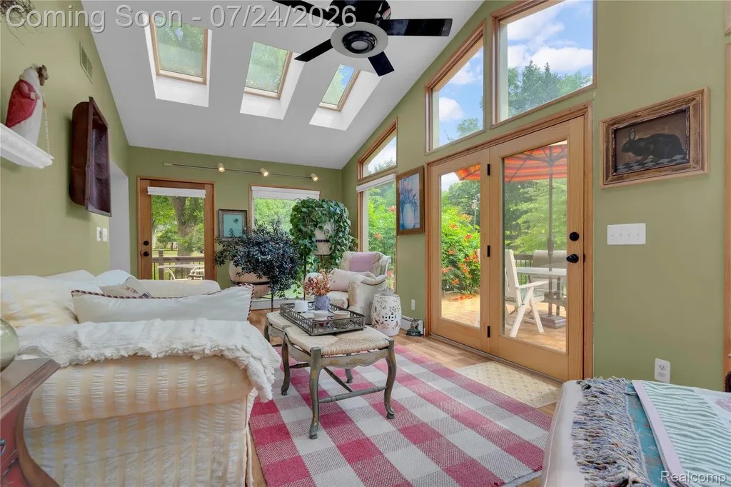 304 Oaklane Drive Rochester Hills City MI 48306