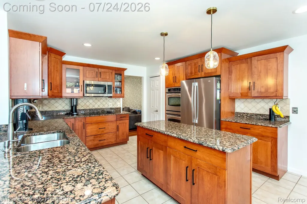 13358 Ludlow Avenue Huntington Woods City MI 48070