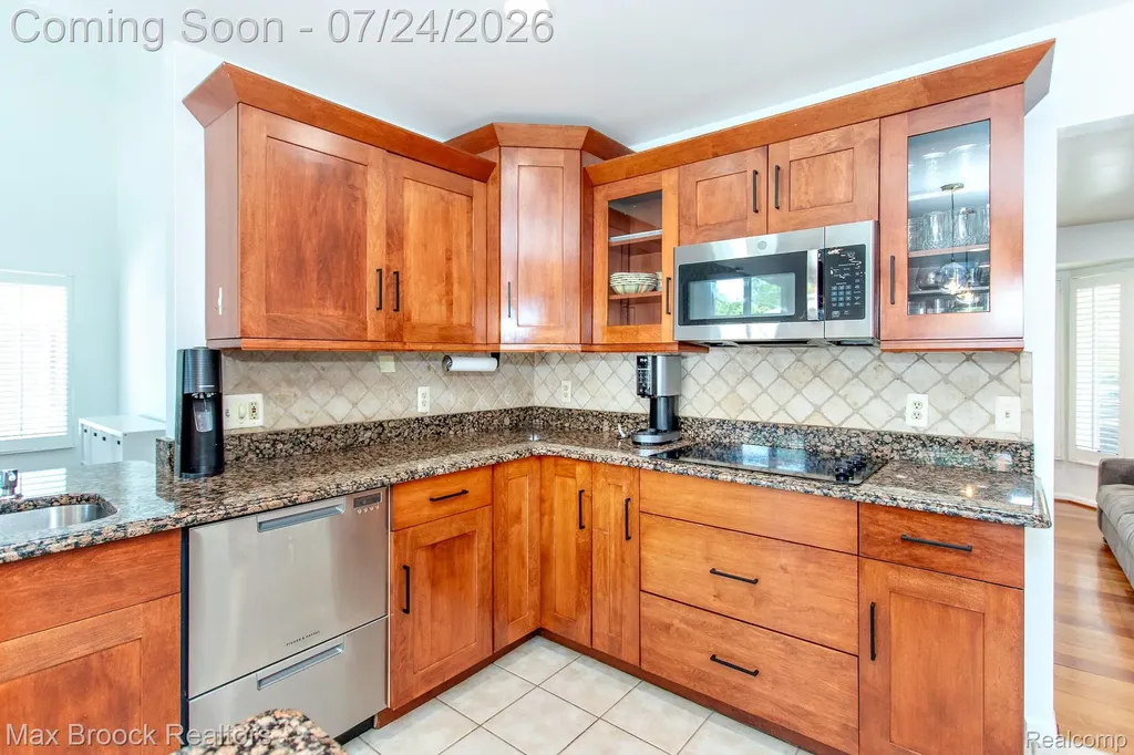 13358 Ludlow Avenue Huntington Woods City MI 48070