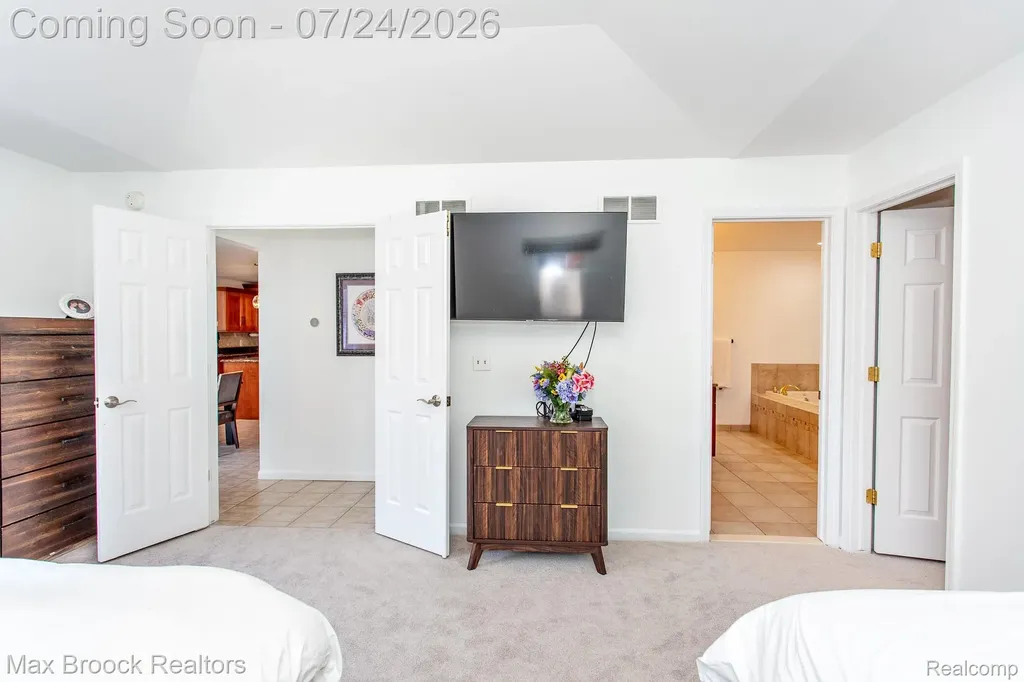 13358 Ludlow Avenue Huntington Woods City MI 48070