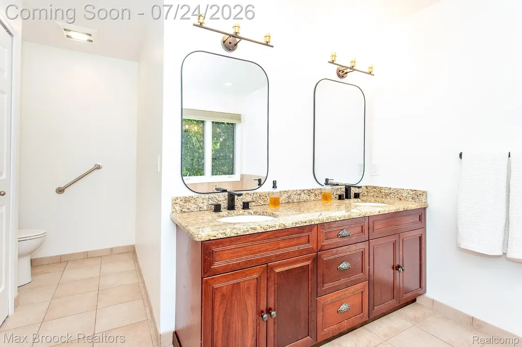 13358 Ludlow Avenue Huntington Woods City MI 48070