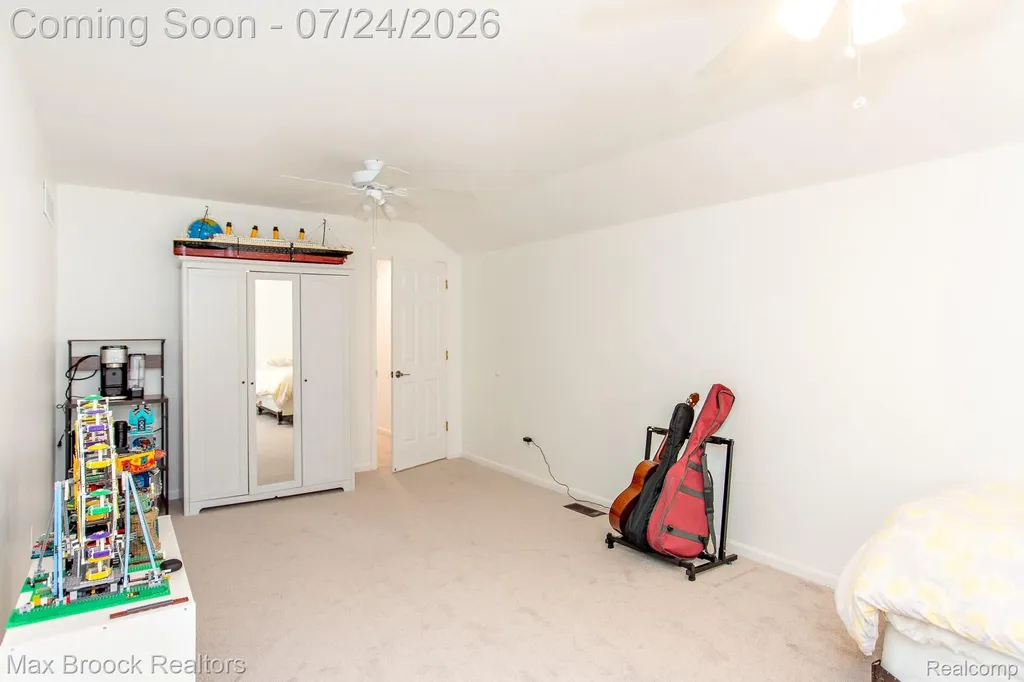 13358 Ludlow Avenue Huntington Woods City MI 48070