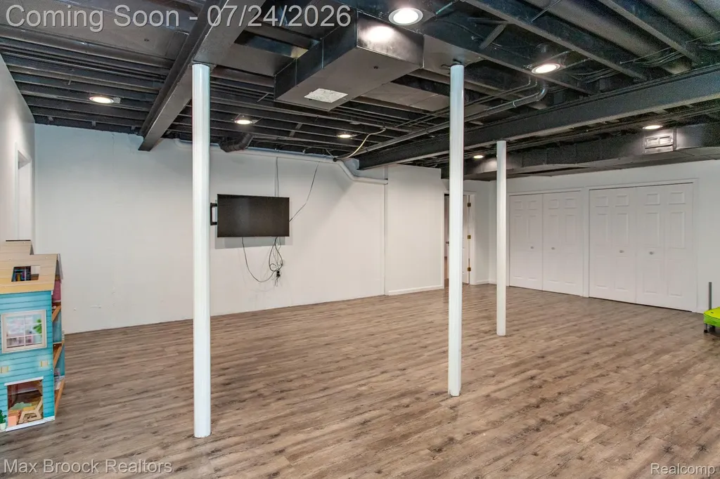 13358 Ludlow Avenue Huntington Woods City MI 48070