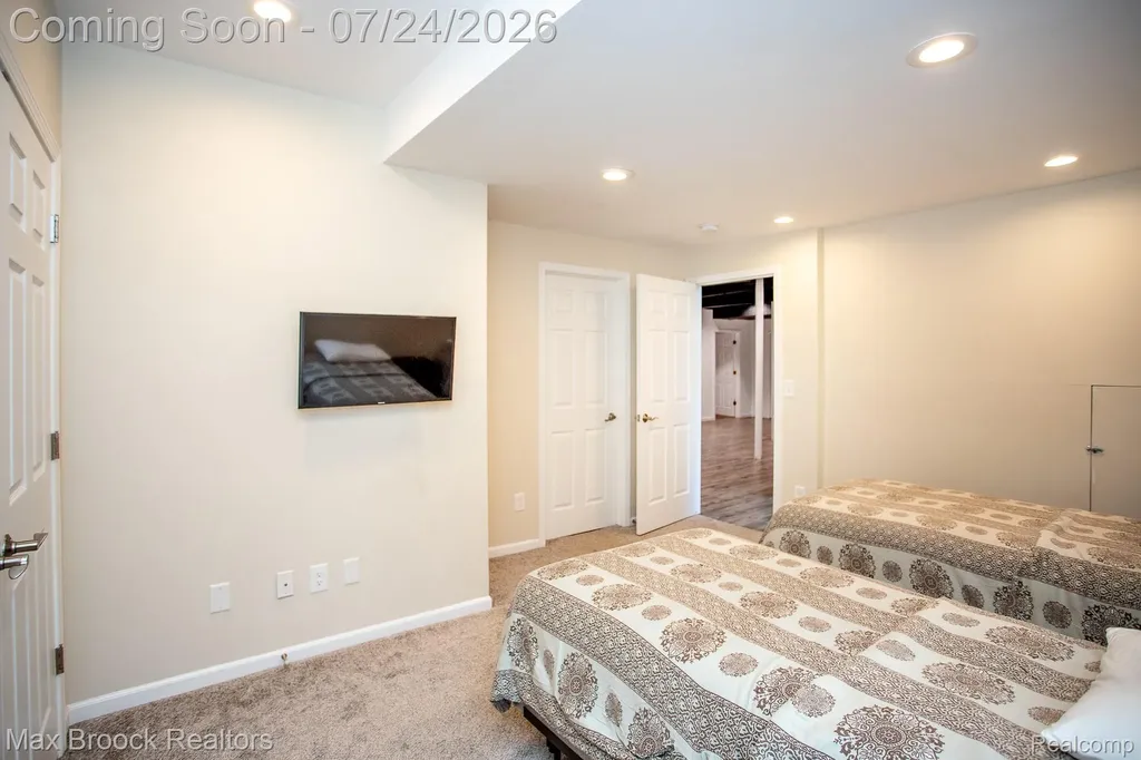 13358 Ludlow Avenue Huntington Woods City MI 48070