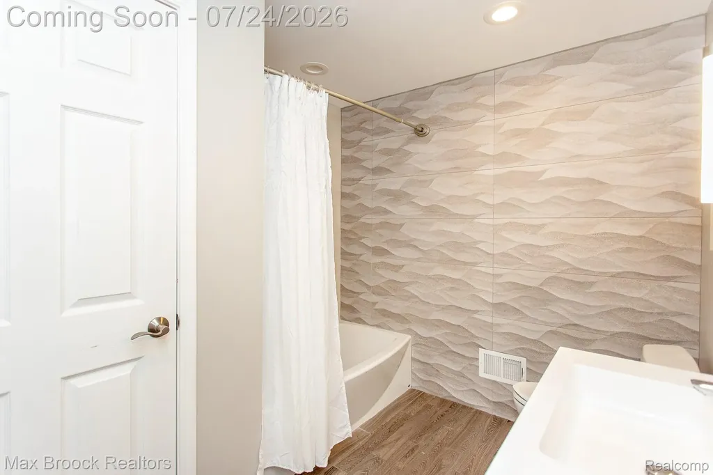 13358 Ludlow Avenue Huntington Woods City MI 48070