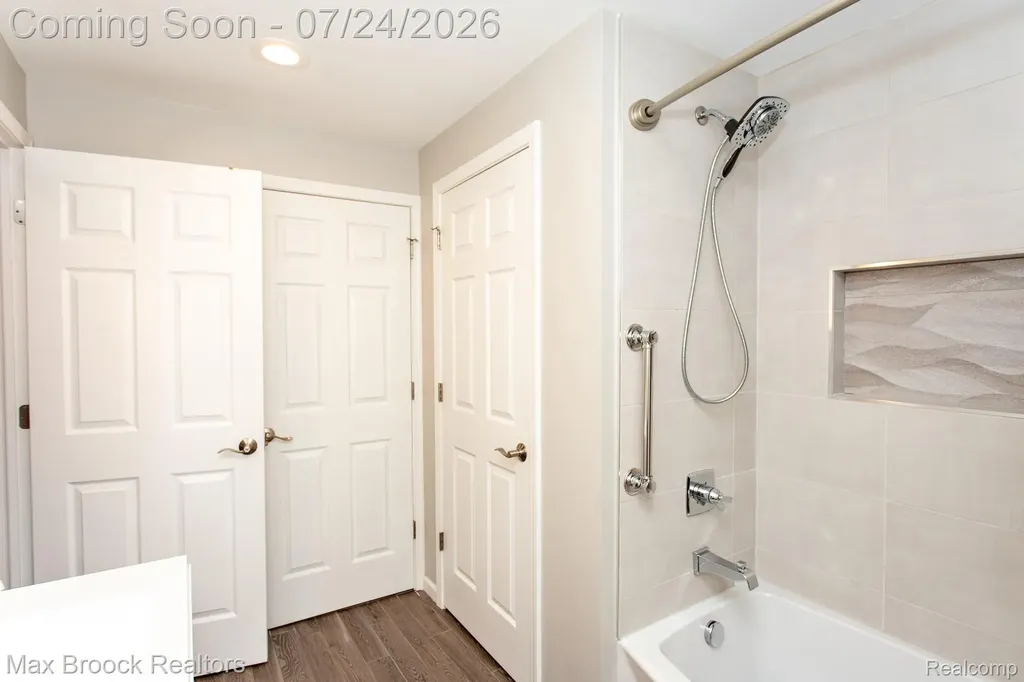 13358 Ludlow Avenue Huntington Woods City MI 48070