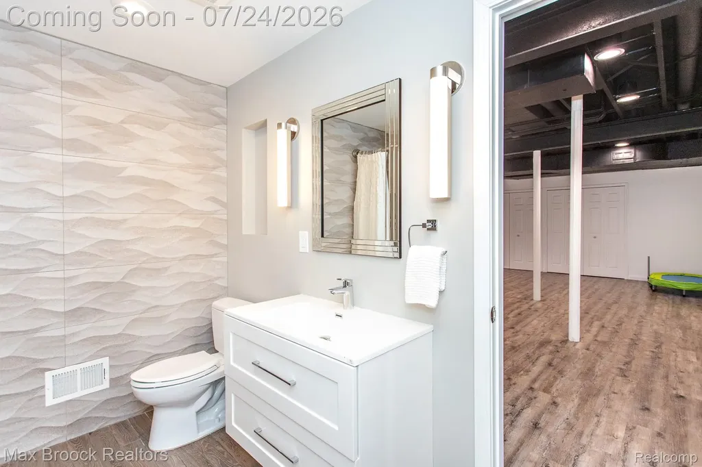 13358 Ludlow Avenue Huntington Woods City MI 48070