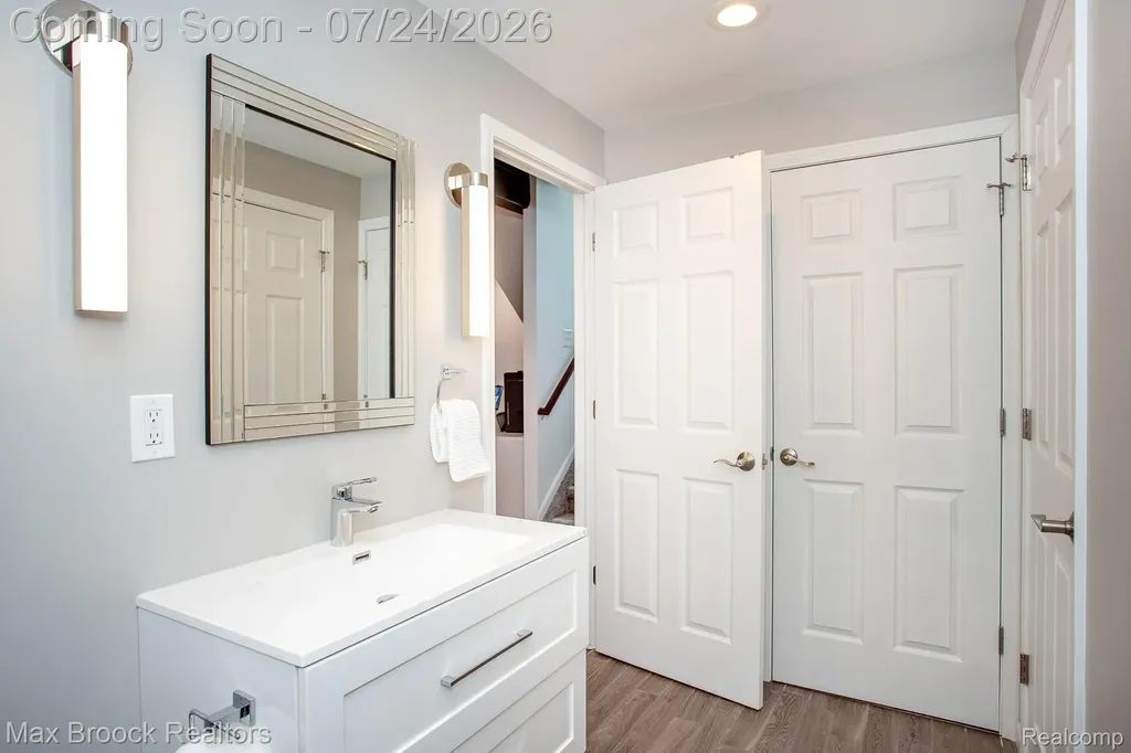 13358 Ludlow Avenue Huntington Woods City MI 48070
