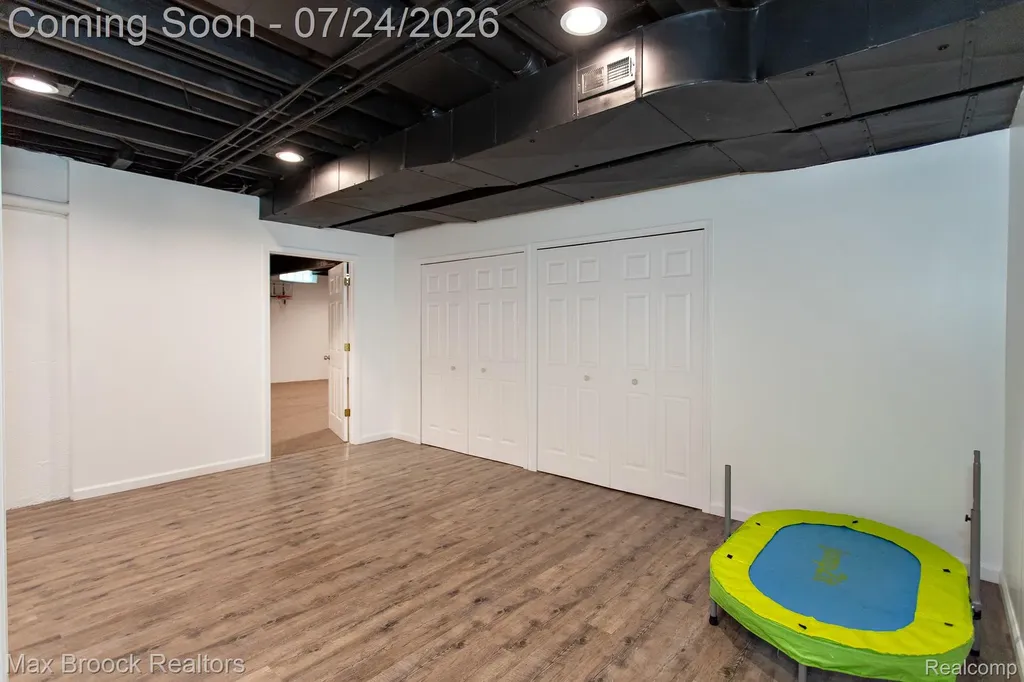 13358 Ludlow Avenue Huntington Woods City MI 48070
