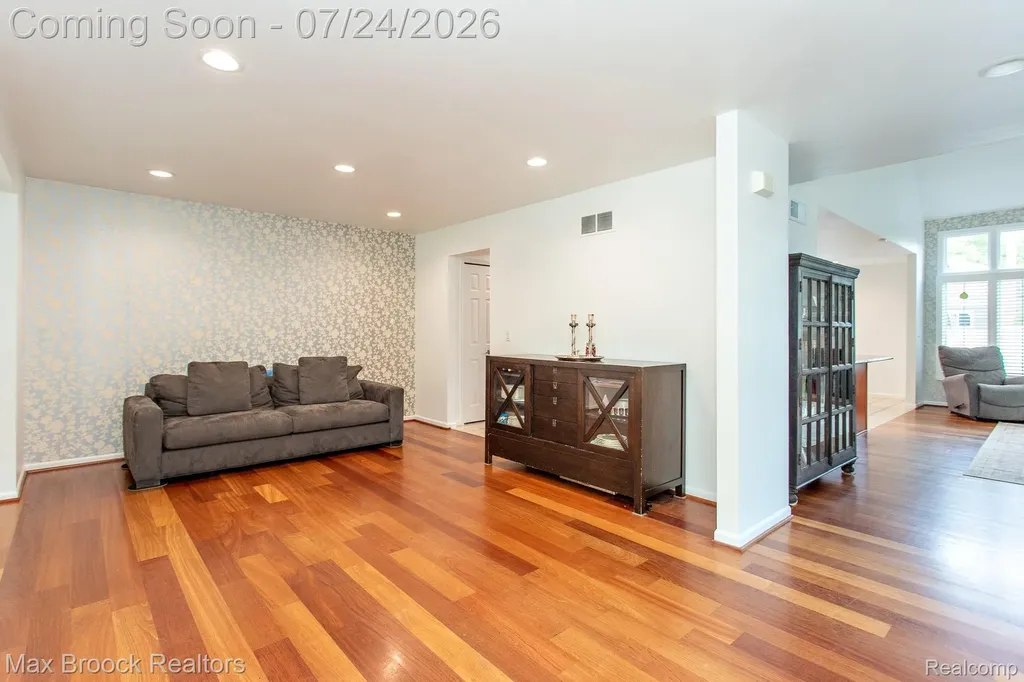13358 Ludlow Avenue Huntington Woods City MI 48070