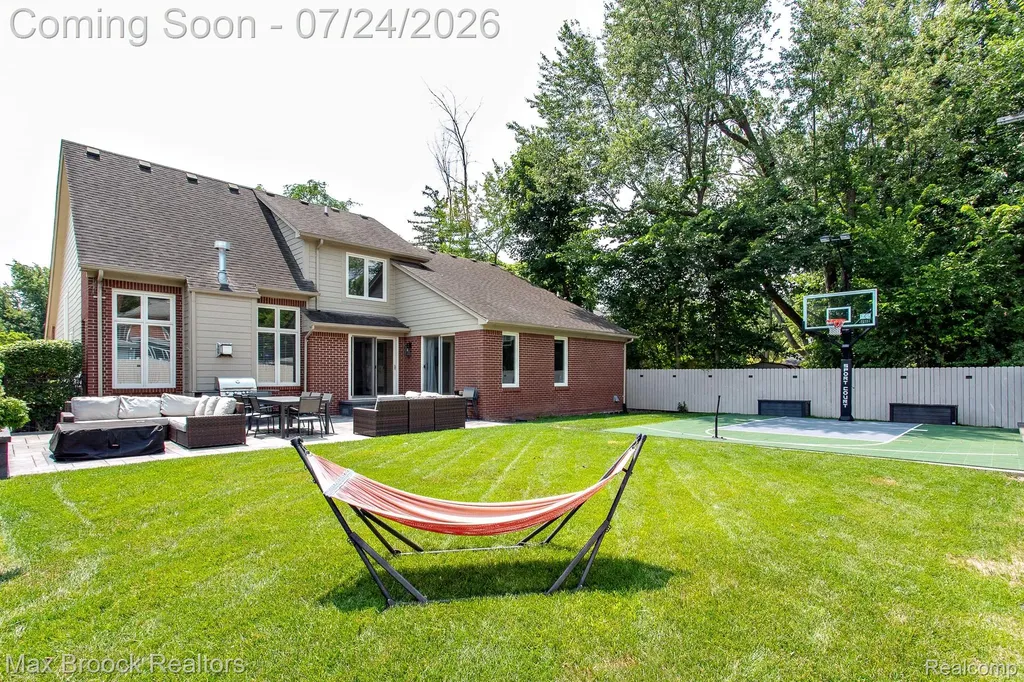 13358 Ludlow Avenue Huntington Woods City MI 48070