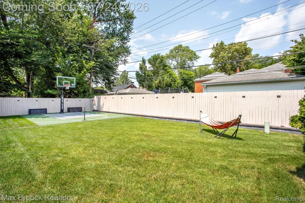 13358 Ludlow Avenue Huntington Woods City MI 48070