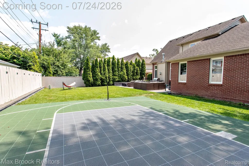 13358 Ludlow Avenue Huntington Woods City MI 48070