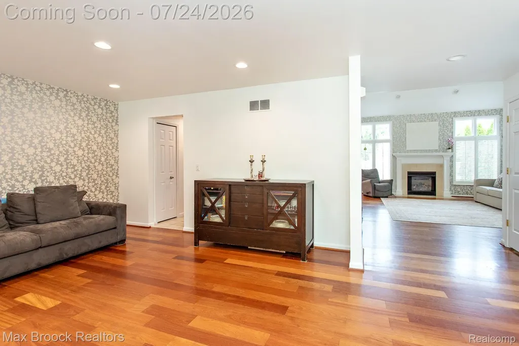 13358 Ludlow Avenue Huntington Woods City MI 48070
