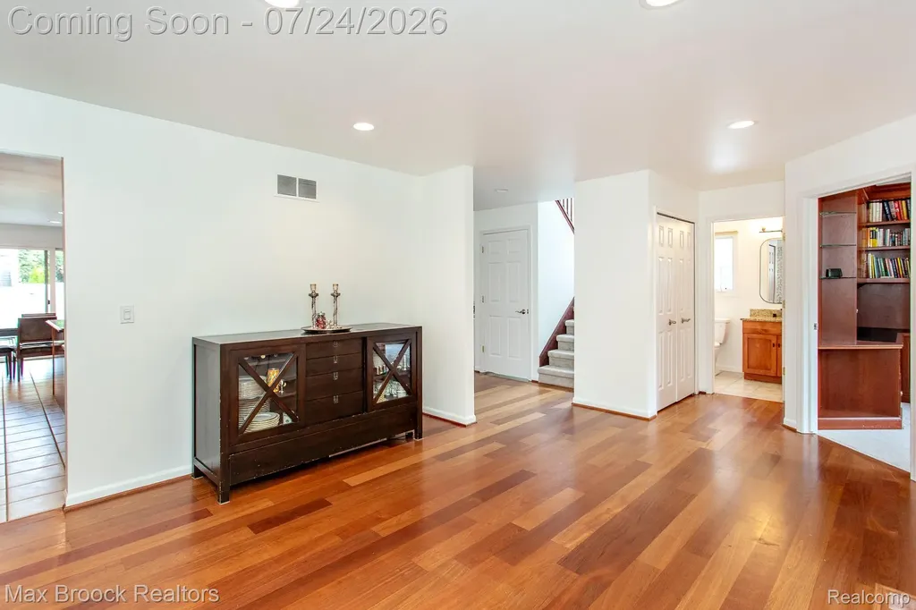 13358 Ludlow Avenue Huntington Woods City MI 48070