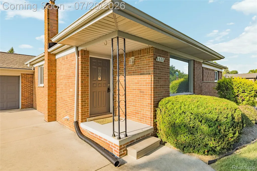 8527 & 8511 Metropolitan Parkway Sterling Heights City MI 48312