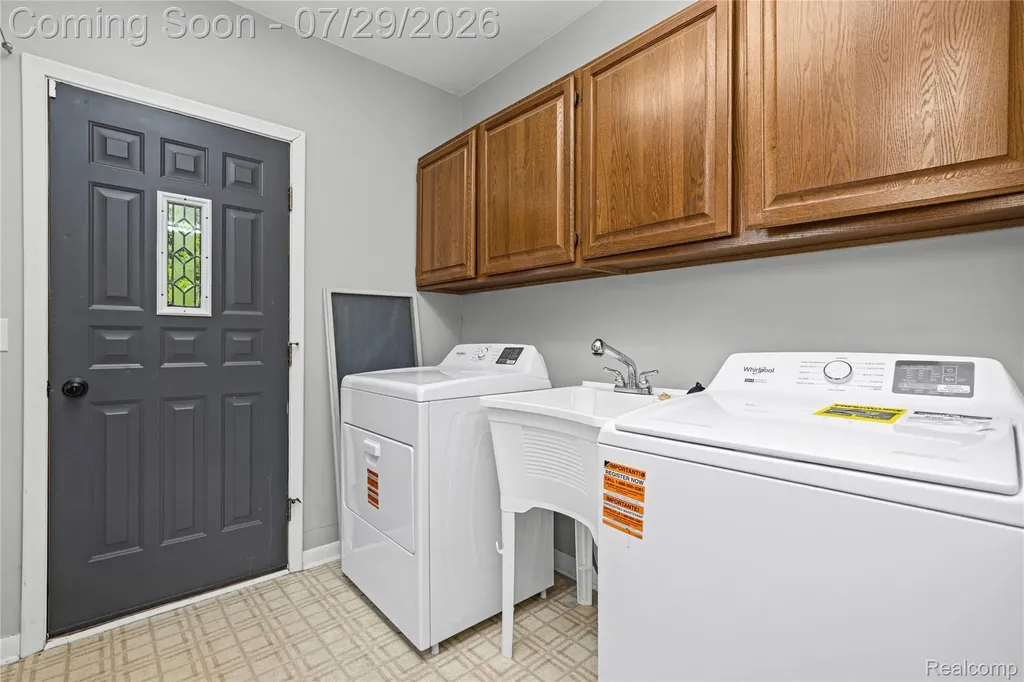 8527 & 8511 Metropolitan Parkway Sterling Heights City MI 48312
