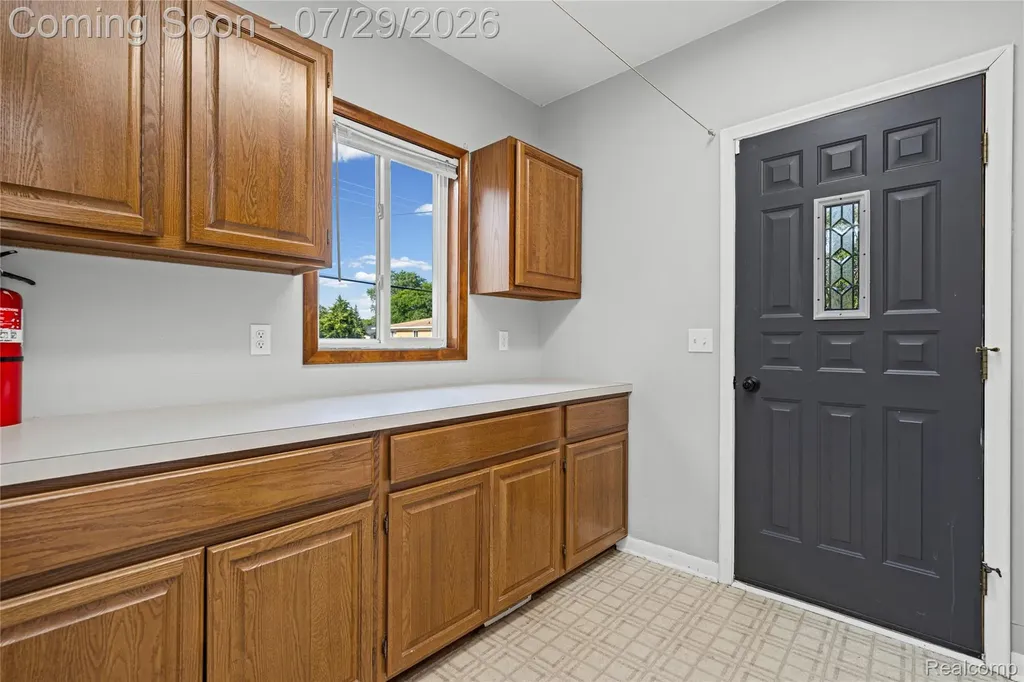 8527 & 8511 Metropolitan Parkway Sterling Heights City MI 48312