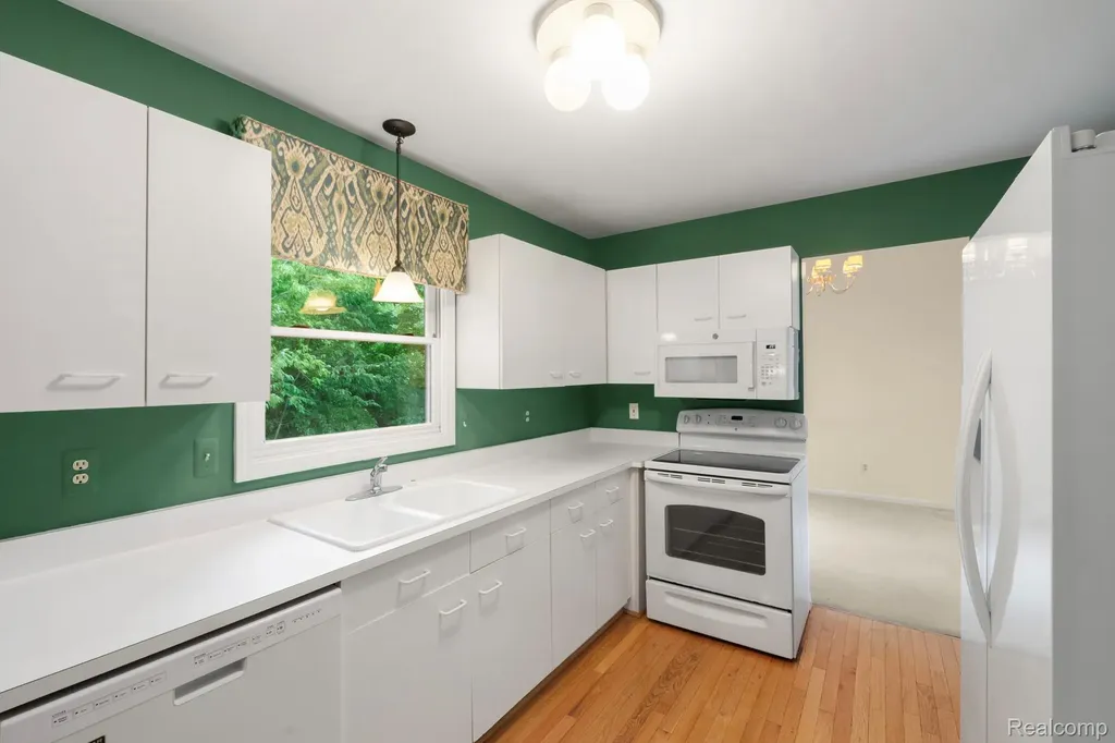 24275 Weathervane Court Novi City MI 48374