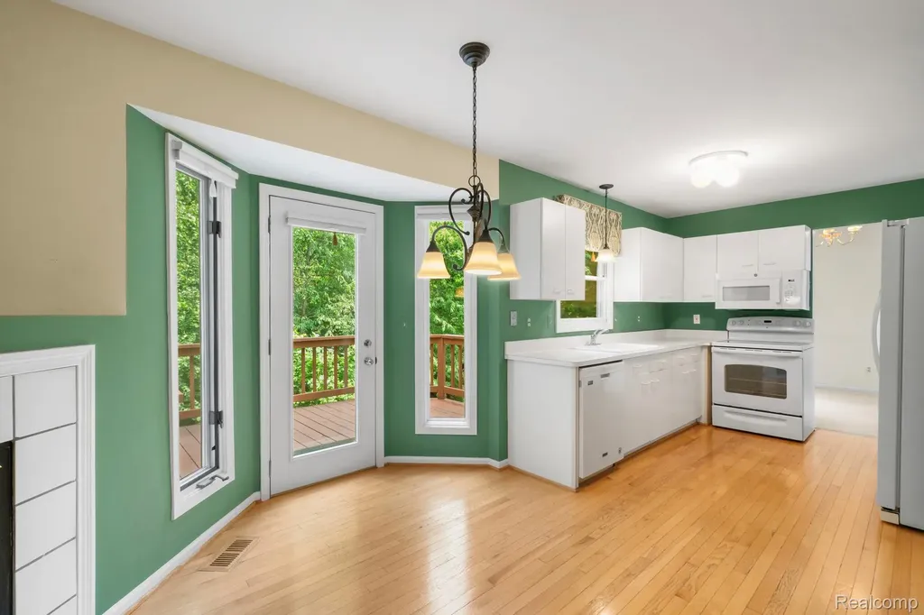 24275 Weathervane Court Novi City MI 48374