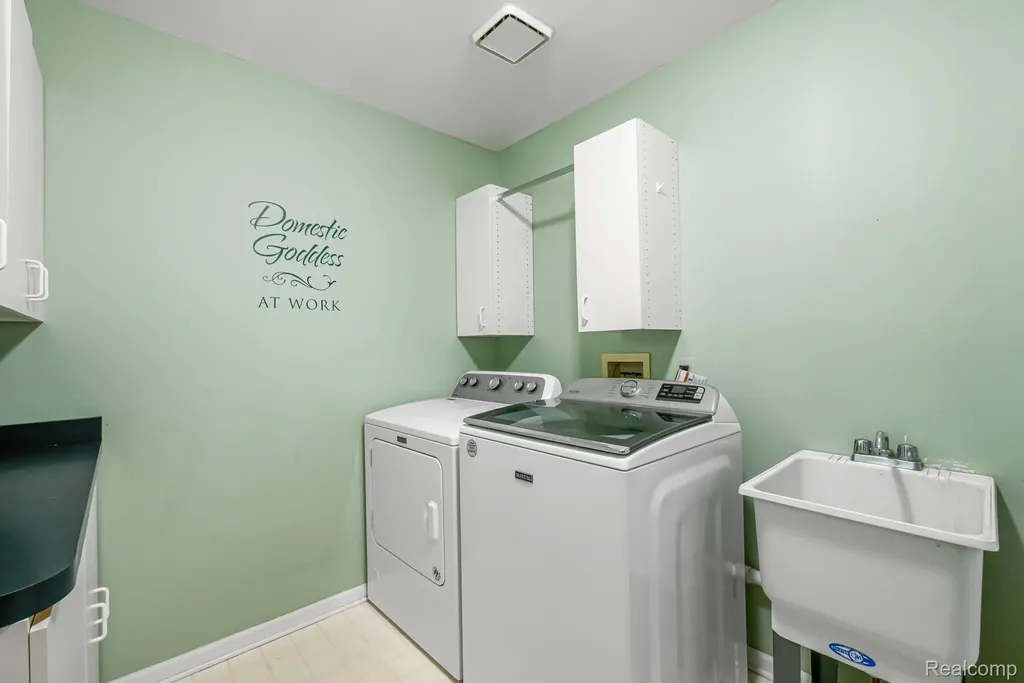 24275 Weathervane Court Novi City MI 48374